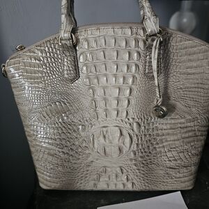Elegant Cream Crocodile-Embossed Women's Bag